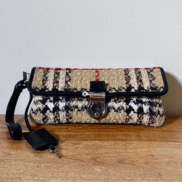 Burberry Boucle Housecheck Wristlet / Clutch - Picture 3 of 16